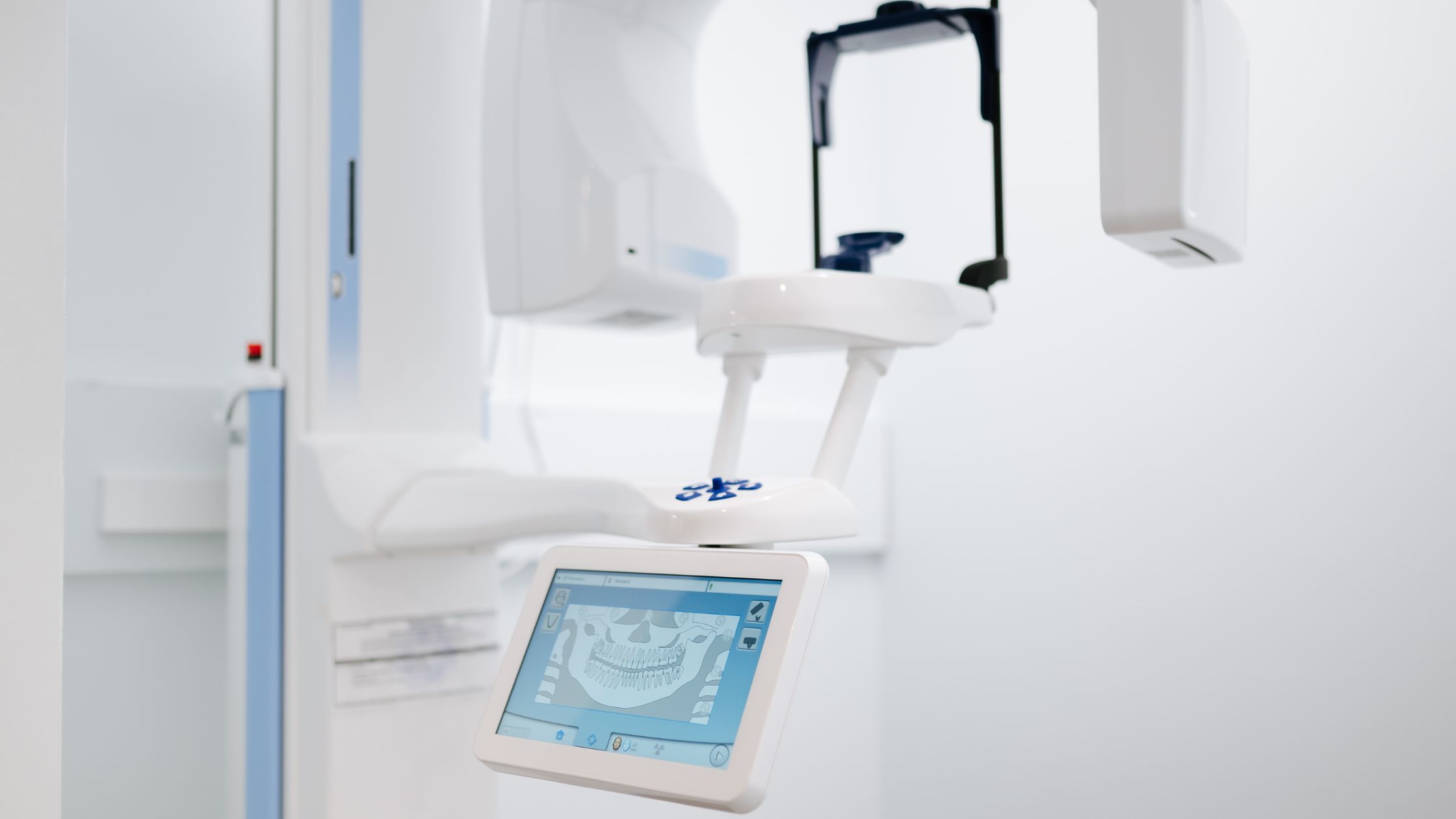 Finding the Best Periodontist Near Me for Dental Implants: Here's What to Look For