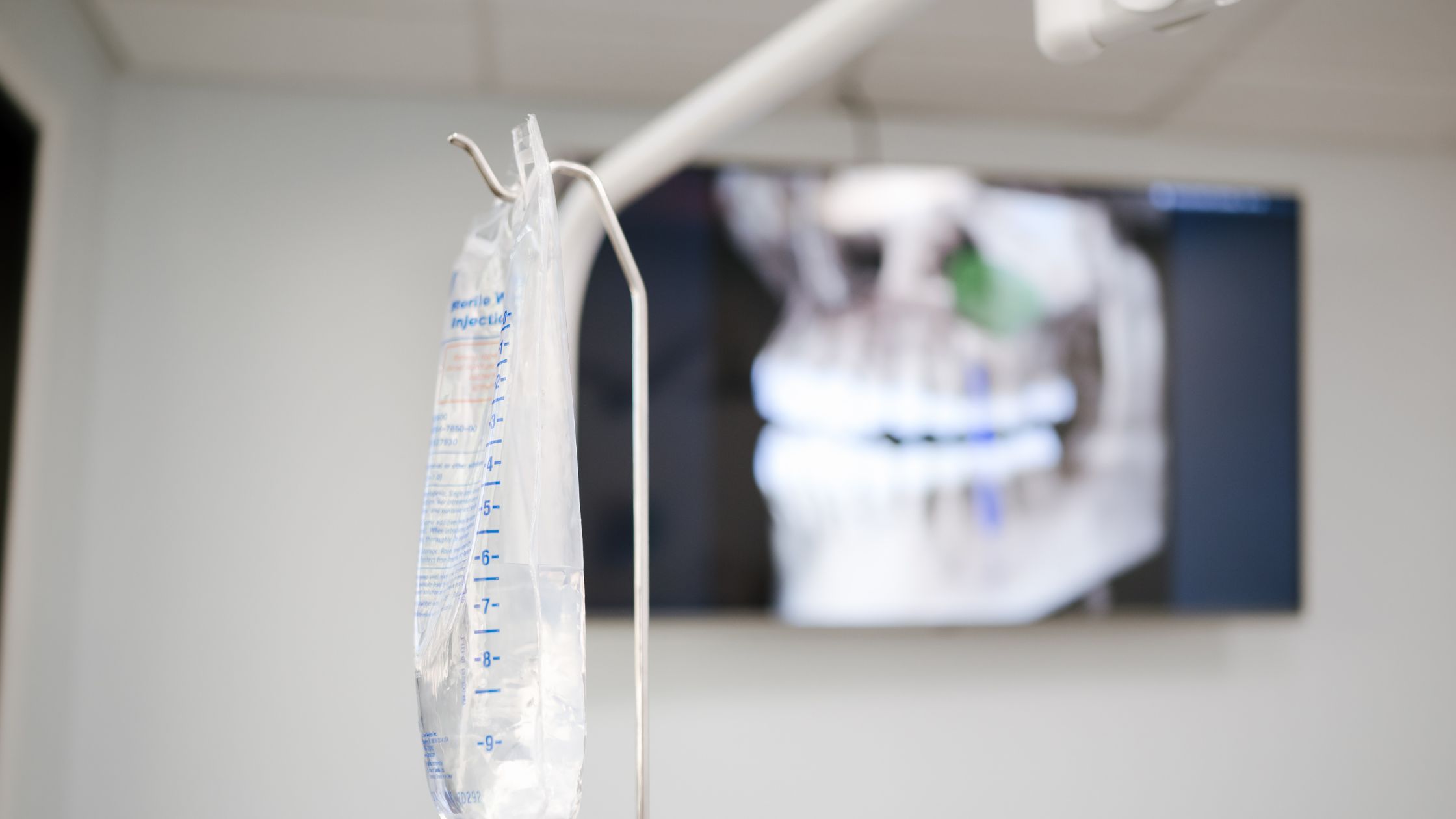 Finding a Periodontist that Offers Sedation Dentistry near Daytona and New Smyrna: Why It’s Important